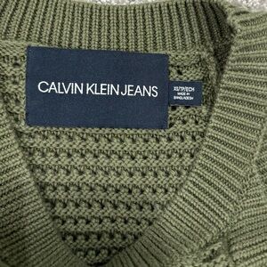 Sleeveless hunter green sweater top. Tags are off but never worn. Little long.